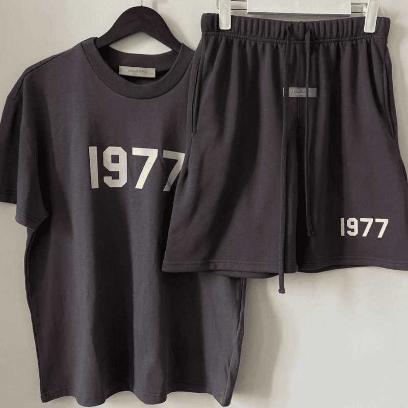 ESSENTIALS 1977 T-Shirt+Shorts – Black